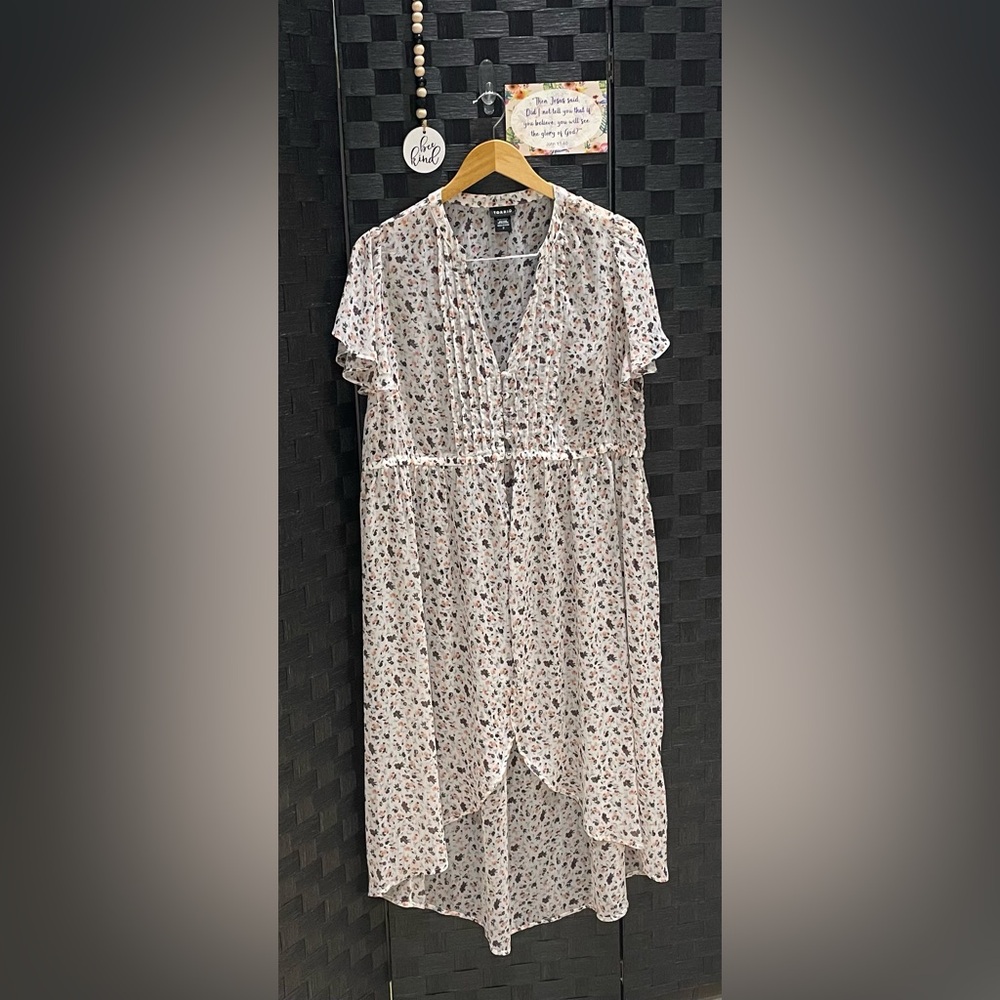 Beautiful Woman’s Sheer Duster by Torrid Size 0 (equivalent to size 12)